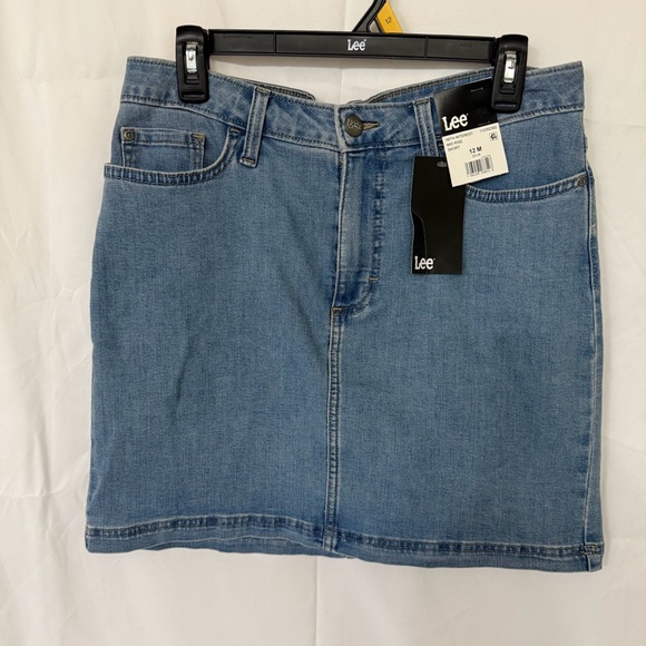 Lee Jean Skort Mid Rise Blue Jean Size 12- Medium. NWT - Picture 1 of 13